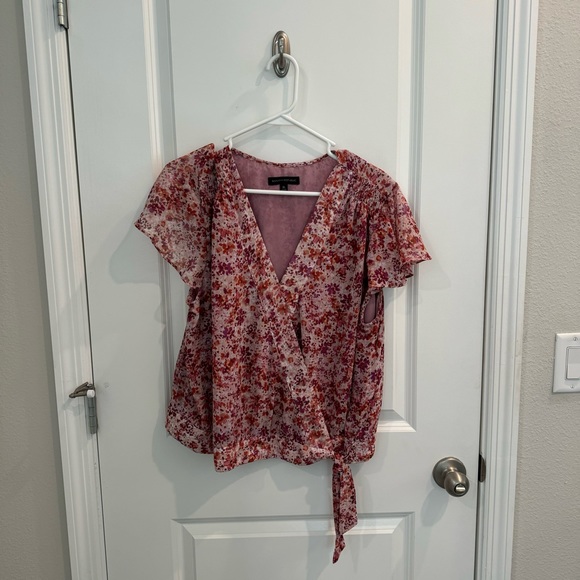 Banana Republic Factory Tops - Banana Republic Women’s Floral Wrap Top - XL